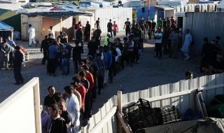 Дебитни карти за бежанците в Турция