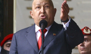 Чавес продължава борбата с рака