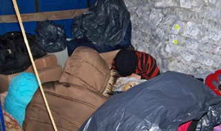 Хванаха още имигранти в камион