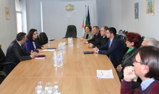 Кунева прие петиция за изучаване на тоталитаризма