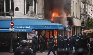Протестиращи блокираха пътища и извършиха палежи във Франция