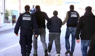 Предадохме четирима албанци на Гърция