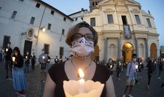 Близки на умрели от коронавирус в Италия искат съд за нехайство на властите