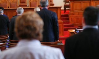 Замислените вотове на недоверие са популизъм