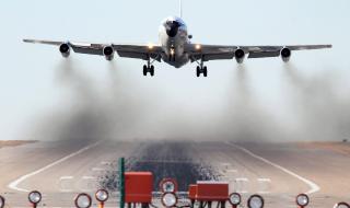 Четири шпионски самолета гравитират около Русия
