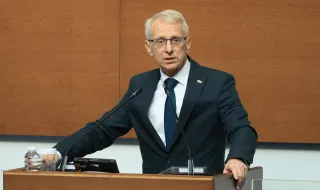 Денков към ПБ: Ако продължавате да управлявате все така неубедително, зимните месеци ще станат много, много горещи 