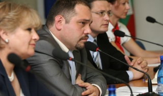 Конфликт на интереси при 30 случая