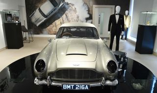 Автомобилът на Джеймс Бонд е продаден на търг за над 3 млн. британски лири