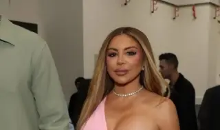 Ларса Пипън прикова погледите с дръзка визия без бельо  