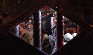 Афганистан и Пакистан обсъждат въпроса за депортирането от Пакистан на нелегални имигранти