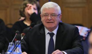 Искат оставката на здравния министър Кирил Ананиев