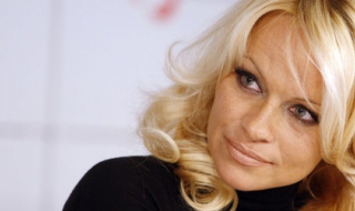 Памела Андерсън написа писмо на Путин