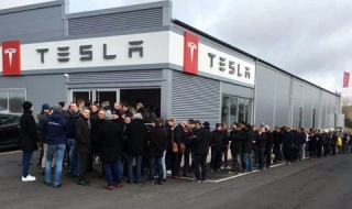 Поръчките за Model 3 достигнаха $14 млрд.