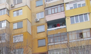 Проверяват законно ли са остъклени терасите