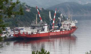 Руски ледоразбивач ще достави 5000 тона товар