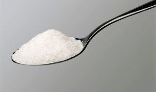 Защо най-добрите домакини слагат лъжица сол на прането 