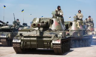 Анализ: Отломки от унищожени танкове, тела и въпроси в отвоювано украинско село 