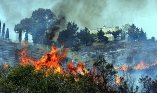 Евакуираха военна база заради горски пожар в Калифорния