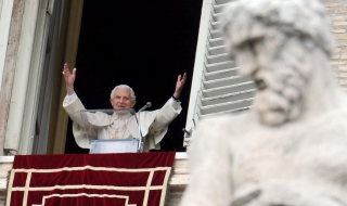 Над 200 000 души на последната неделна молитва от папа Бенедикт XVI