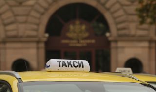 Шофьор на такси загина при катастрофа в столицата, пострадала е и пътничка 