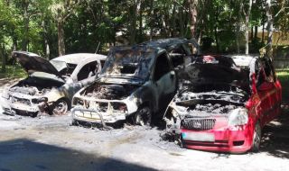 Подпалиха автомобил с украинска регистрация във Варна, изгоряха още 2 коли