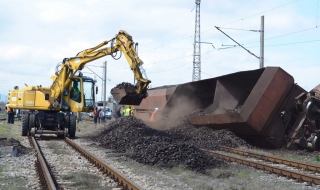 Пет вагона на товарен влак дерайлираха край Пловдив