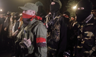 Радикали щурмуваха предупредително парламента в Киев