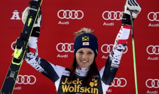 Ана Фенингер се завръща на пистата