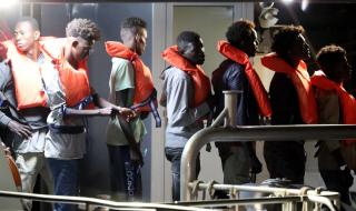 България е против приемане на мигранти директно от корабите