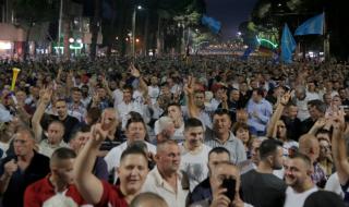Албанският президент призова за преврат