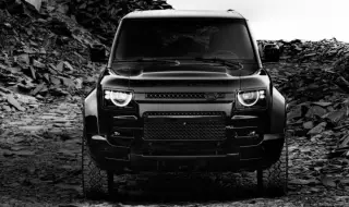 Запознайте се с изцяло черния Land Rover Defender