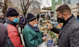 Андрей Новаков и Младежи ГЕРБ раздадоха маски