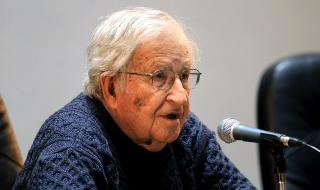 Чомски: Коронавирусът е последният масов провал на неолиберализма