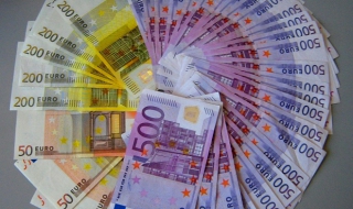 Откриха недекларирани 200 000 евро