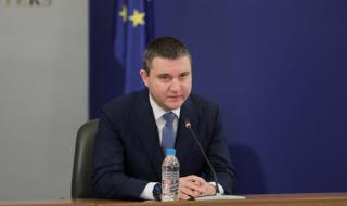 Горанов: Няма да пипаме данъците