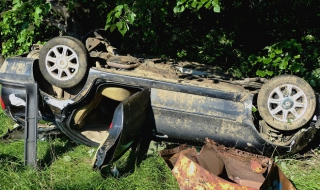 Млад шофьор оцеля по чудо в зверска катастрофа