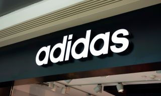 Adidas се подигра с Русия