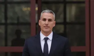 Андрей Гюров представя състава на кабинета си пред президента Йотова