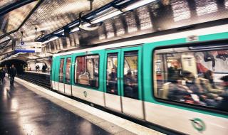 Ужас сред пътниците в парижкото метро