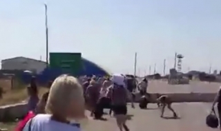 Украинци бягат към Крим (Видео)