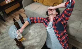 Гастроентеролог препоръча кокосова вода при махмурлук