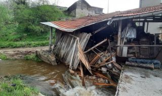 3-часова градушка удари родопско село, причини наводнение и унищожи реколтата