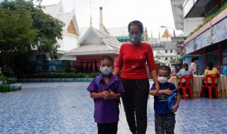 Тайланд пуска чужденци в страната, над 1000 новозаразени в Индонезия 