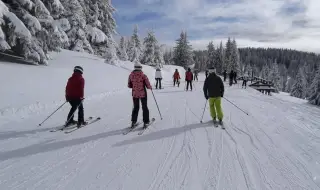 Пампорово осъмна с 10 сантиметра сняг