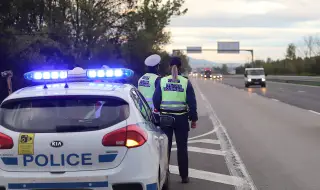 Трима загинаха при тежка катастрофа между Ъглен и Дерманци