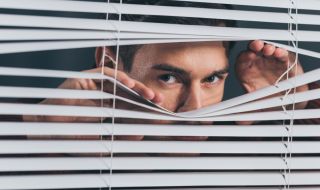 5 зодии винаги се бъркат в чуждите работи