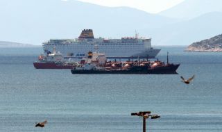 Голям протест спира корабите в Гърция