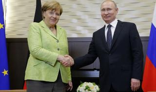 Путин и Меркел разговаряха в Сочи (СНИМКИ)