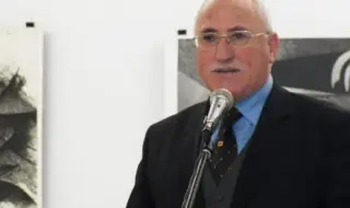 Времето на неизчезващия герой