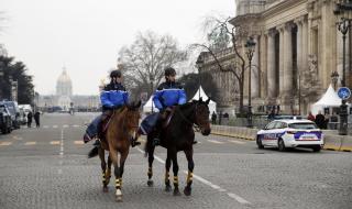 Арести и напрежение в Париж